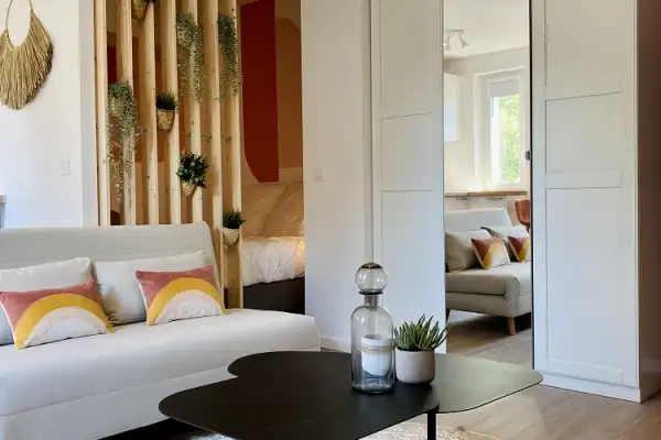 Rénovation d’un appartement aux tons chauds et contemporains