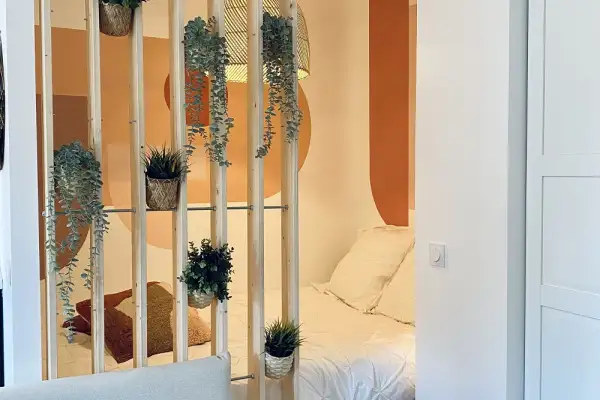 Rénovation d’un appartement aux tons chauds et contemporains