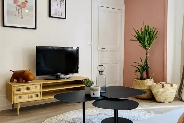 Rénovation d’un appartement aux tons chauds et contemporains