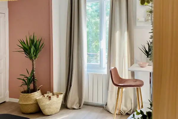 Rénovation d’un appartement aux tons chauds et contemporains