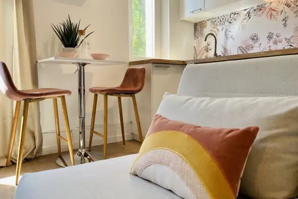 Rénovation d’un appartement aux tons chauds et contemporains