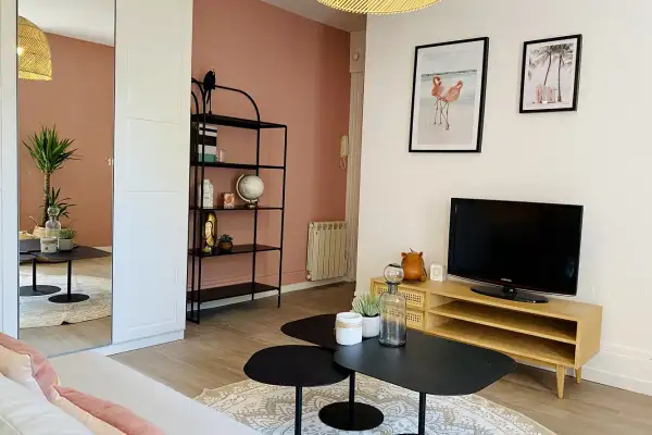 Rénovation d’un appartement aux tons chauds et contemporains