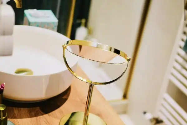 Salle de bain contemporaine : l’élégance des matières