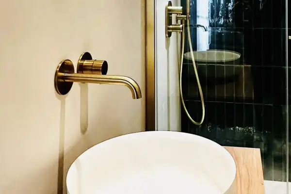 Salle de bain contemporaine : l’élégance des matières