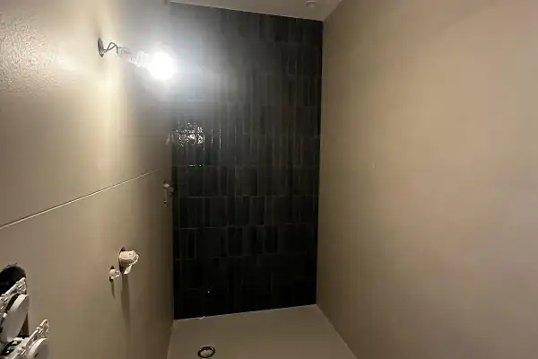 Salle de bain contemporaine : l’élégance des matières