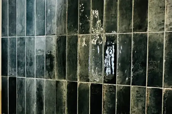 Salle de bain contemporaine : l’élégance des matières